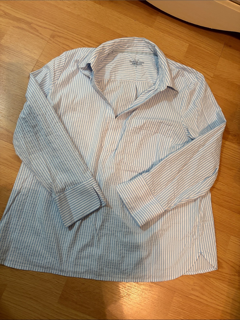 Vineyard Vines womens Light Blue & White Striped Shirt